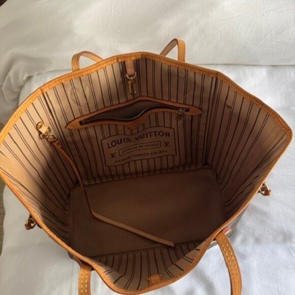 Louis Vuitton Neverfull MM (Medium) Beige Interior - Picture 12 of 13